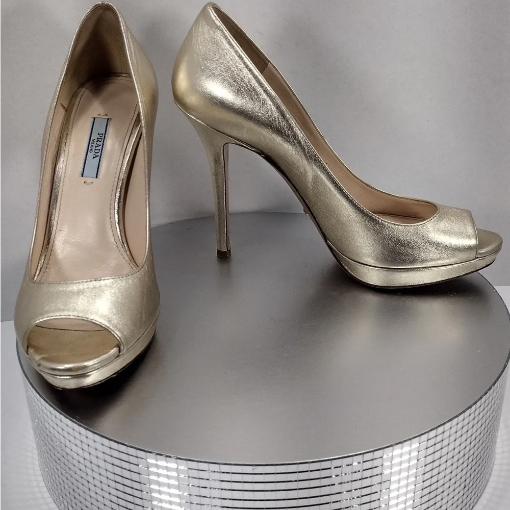 Prada Women's Gold Peep-Toe Heels pre owned Exellent condition size 8.5